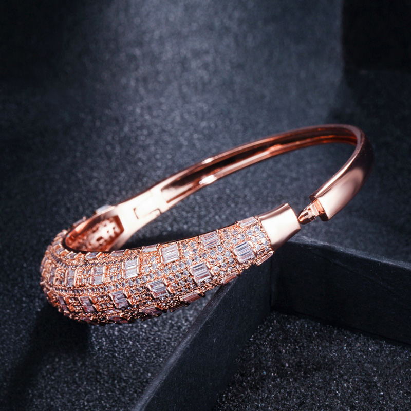 女性のためのゴールドカラーのオープンカフブレスレットとリング - Men Accessories In Dubai のレビューと価格